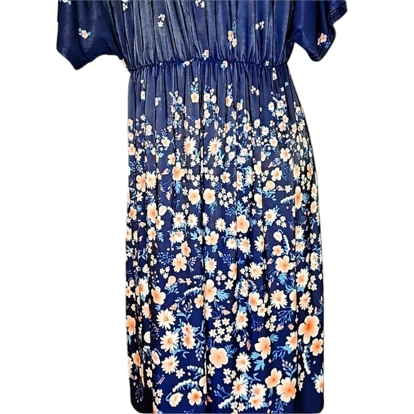 Siren Lily Maternity Dress - Picture 3 of 6